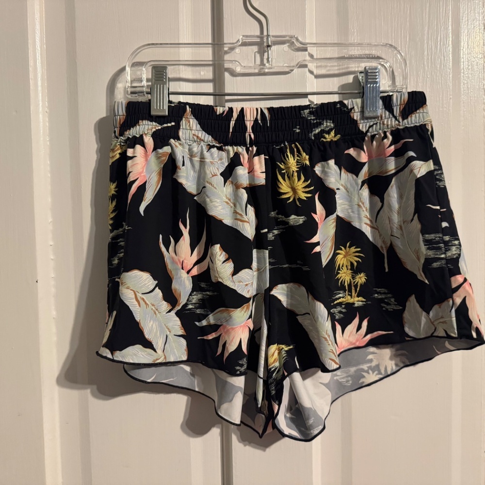Billabong Linger On Shorts with Tropical Floral Print on Black Size SM